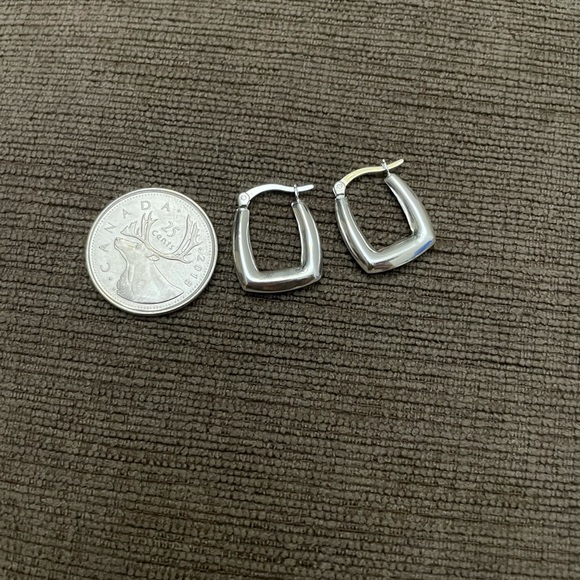 Sterling silver light weight rectangular hoop earrings - Picture 6 of 7